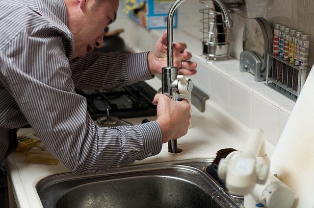 How to clean sink with baking soda and dish soap