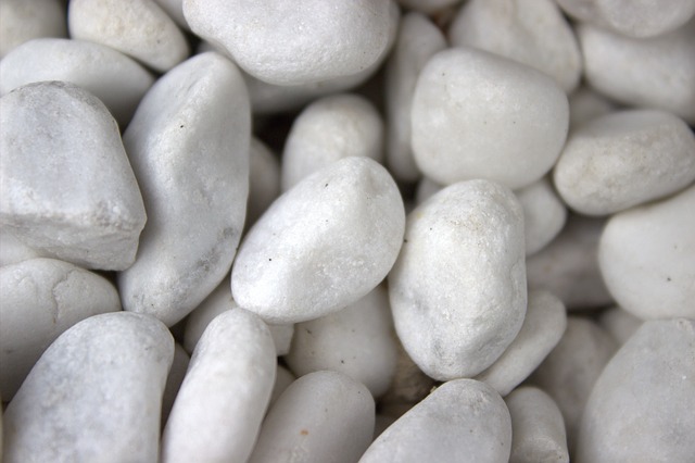 How to clean white gravel stones