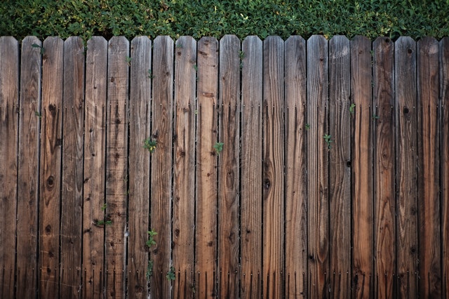 How to attach privacy screen to fence