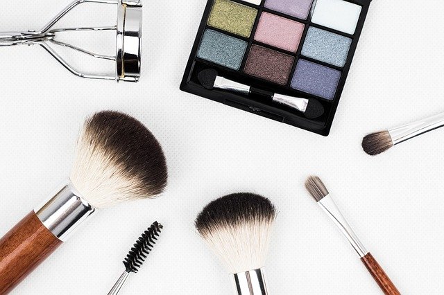 How to clean makeup brushes in the microwave