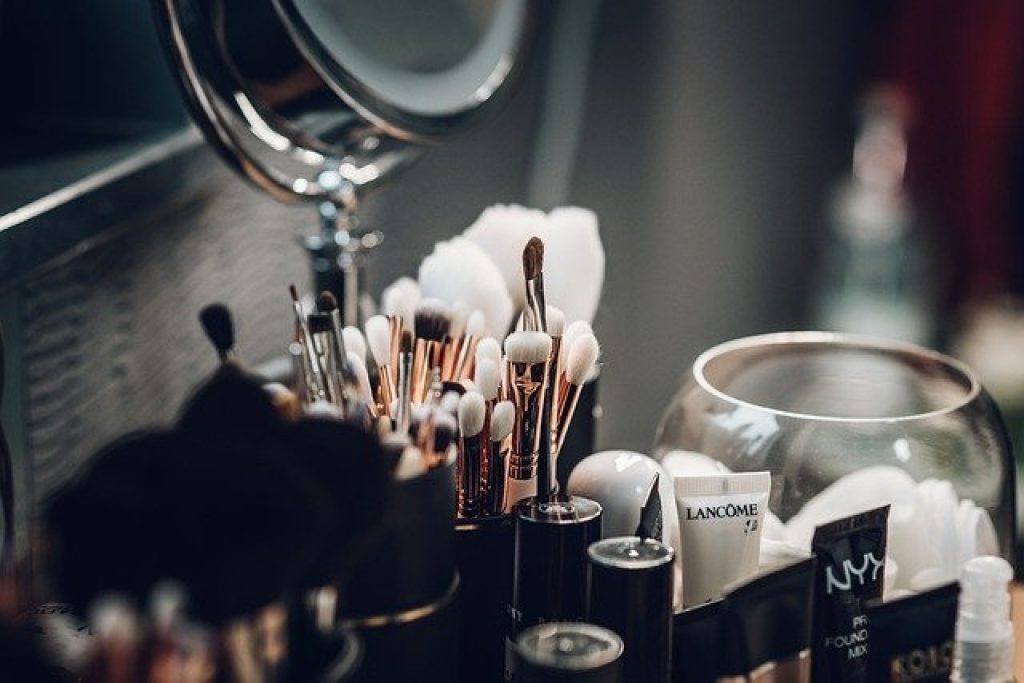 How to Clean Makeup Brushes with Baby Shampoo TipKing