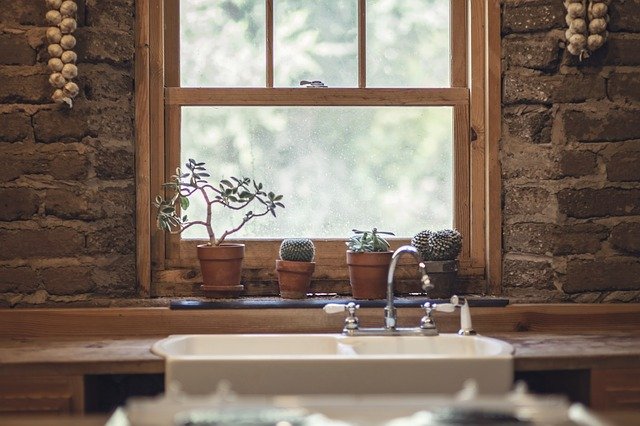 How to decorate kitchen windows