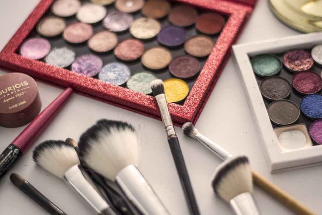 How to Sanitize Eyeshadow Palette TipKing