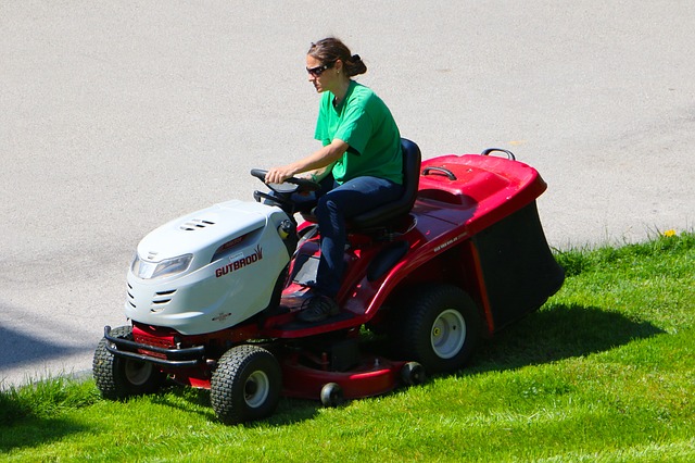 How to start a riding lawn mower